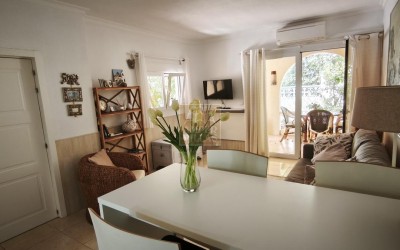 Chalet con apartamento de invitados, piscina y amplias zonas exteriores en Santa Clara, Altea